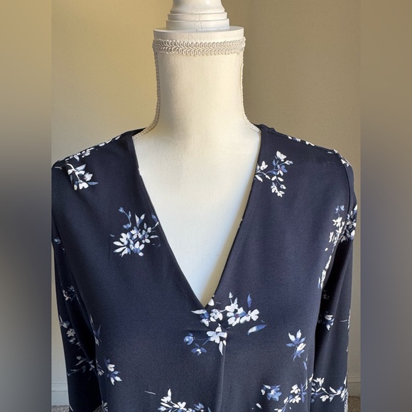 SOLD! J.JILL Navy Blue Floral 3/4 Sleeve Tunic Top Sz M - Picture 2 of 8